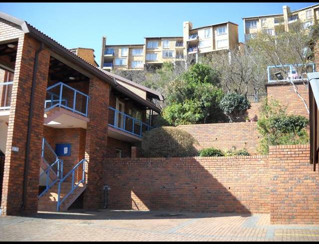 2 BEDROOM TOWNHOUSE FOR SALE IN WINDSOR EAST